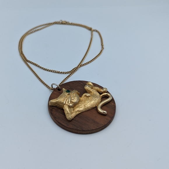 Winking Cat Pendant Wood Base Green Rhinestone Gold Tone Vintage Retro Unsigned - Picture 10 of 15